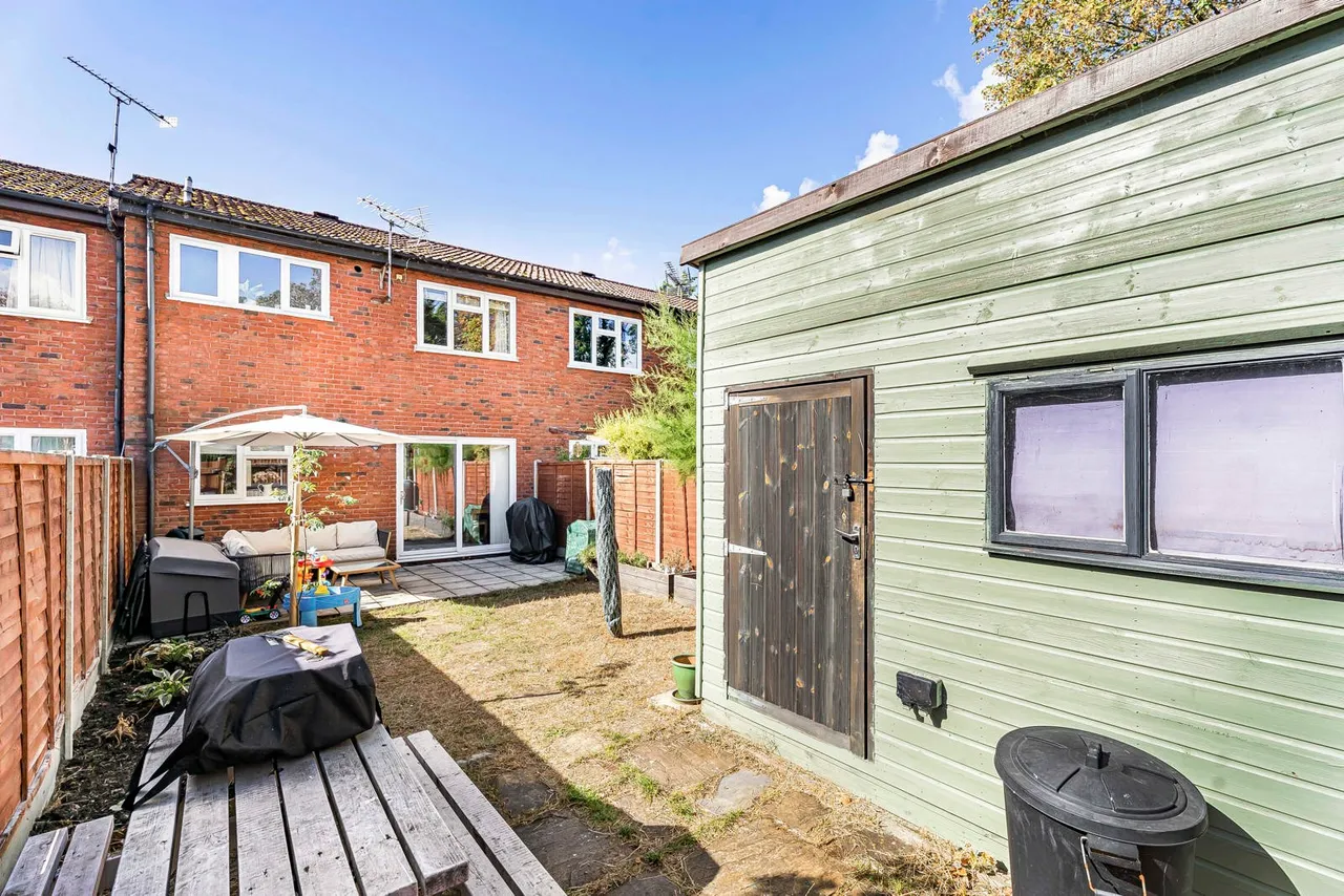Pooley Avenue, Egham, TW20, photo 20