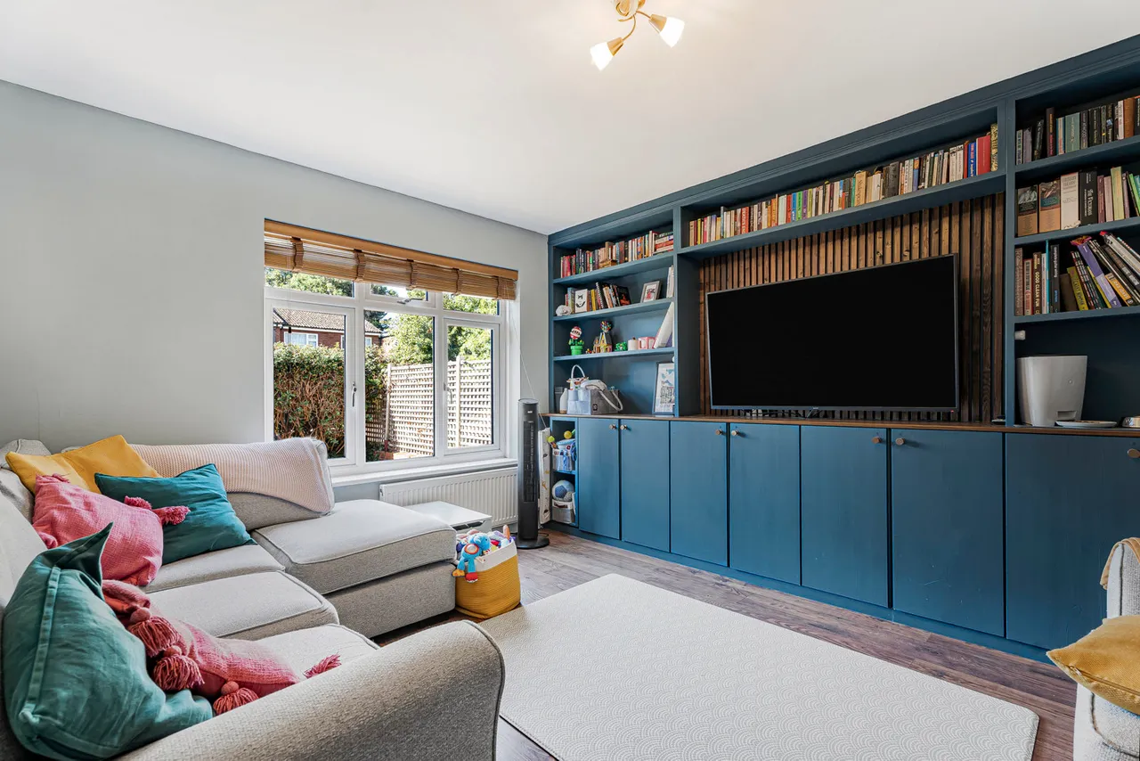 Pooley Avenue, Egham, TW20, photo 9