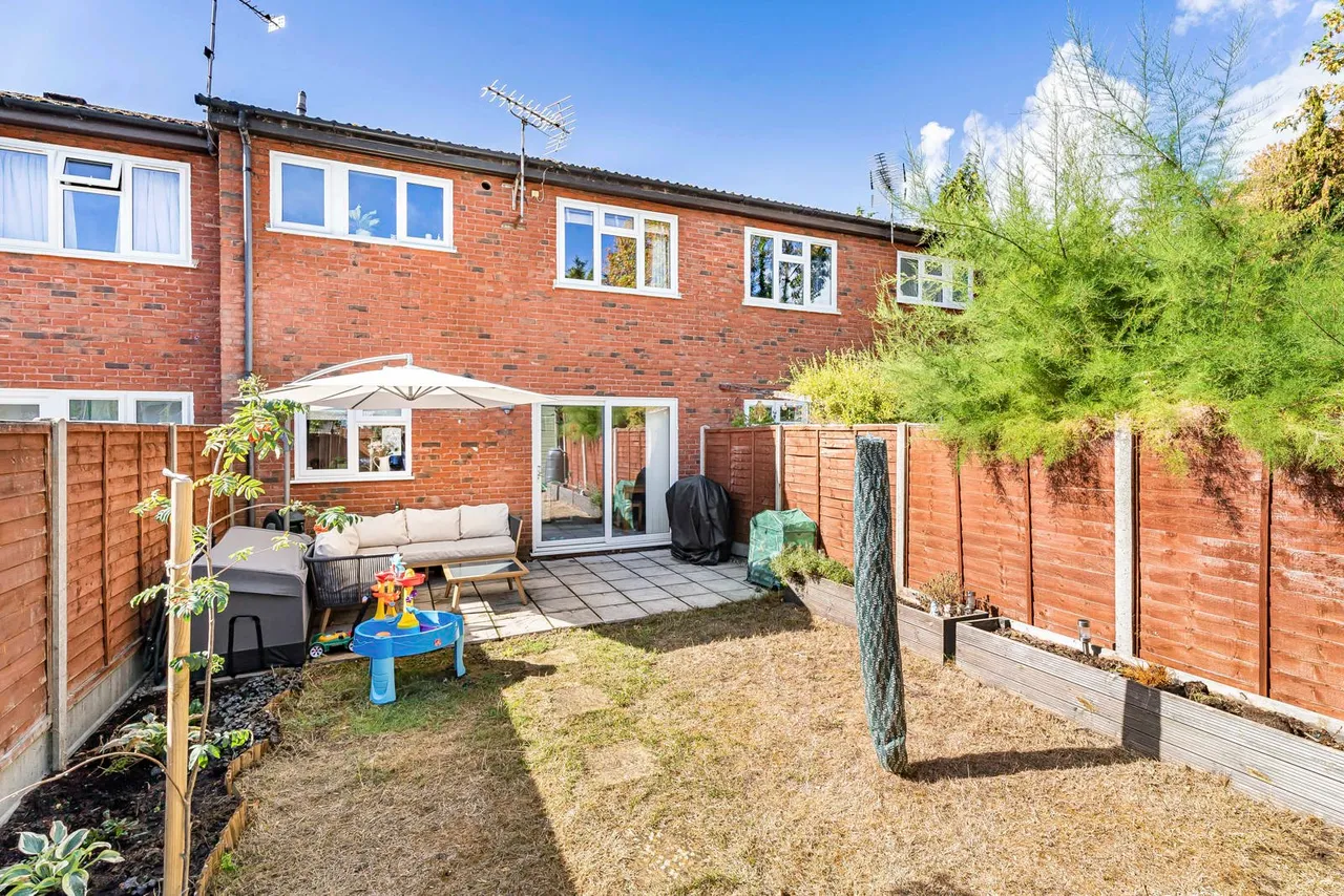 Pooley Avenue, Egham, TW20, photo 22