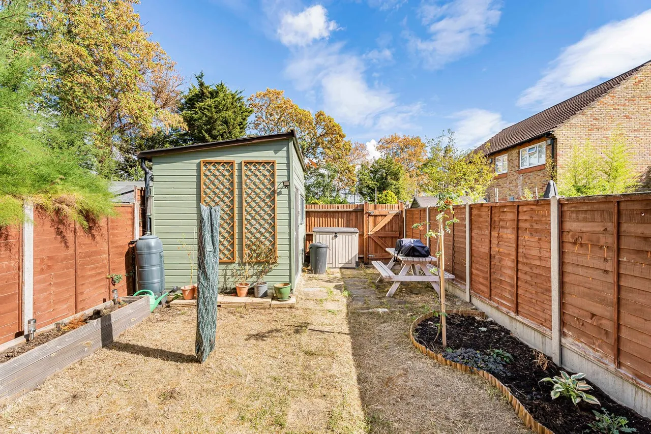 Pooley Avenue, Egham, TW20, photo 21