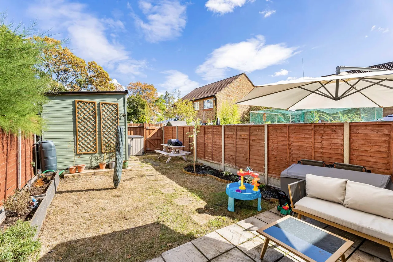 Pooley Avenue, Egham, TW20, photo 19