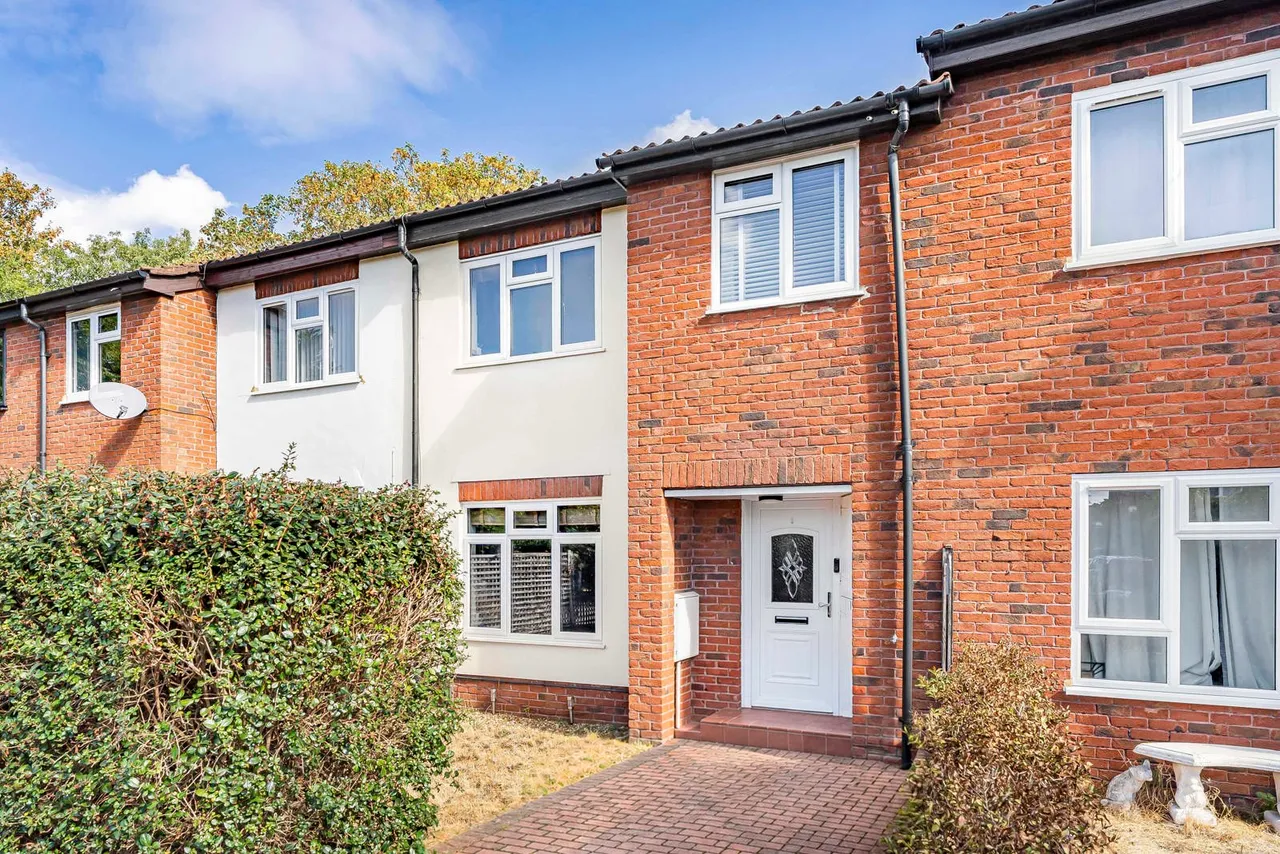 3 bed house for sale, Pooley Avenue, Egham, TW20