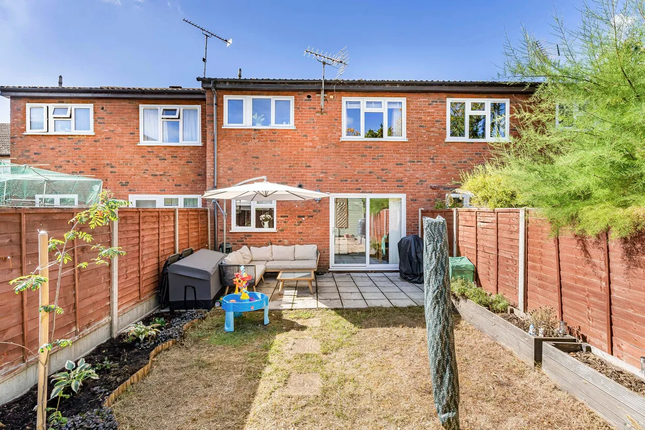 Pooley Avenue, Egham, TW20, photo 23