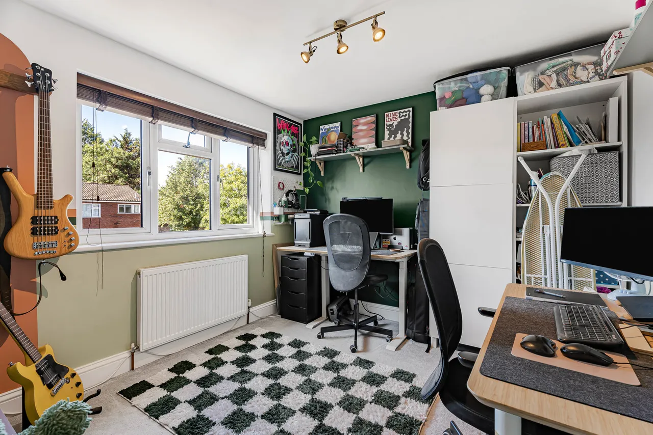 Pooley Avenue, Egham, TW20, photo 6
