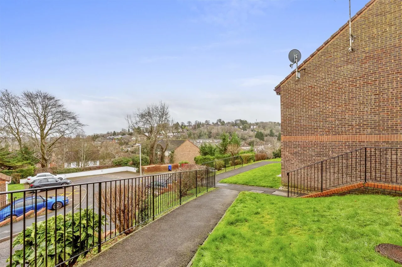 Castleview Gardens, High Wycombe, HP12, photo 5