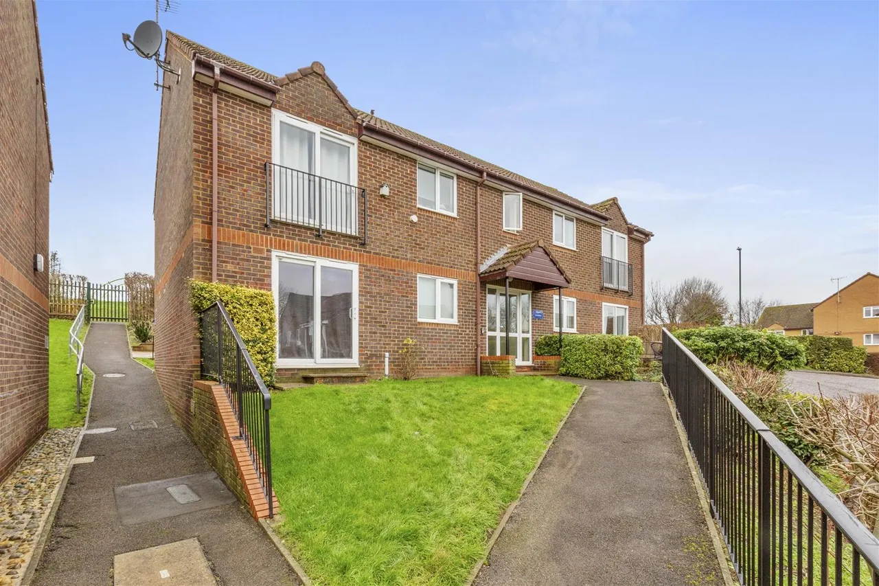 1 bed flat for sale, Castleview Gardens, High Wycombe, HP12