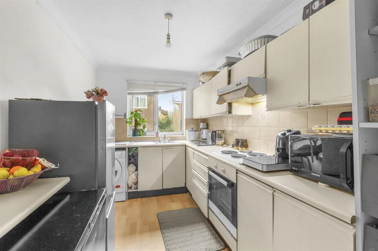 Castleview Gardens, High Wycombe, HP12, photo 3