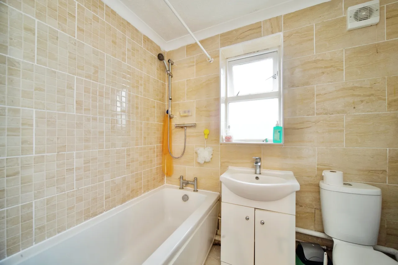 Harston Drive, ENFIELD, Middlesex, EN3, photo 8