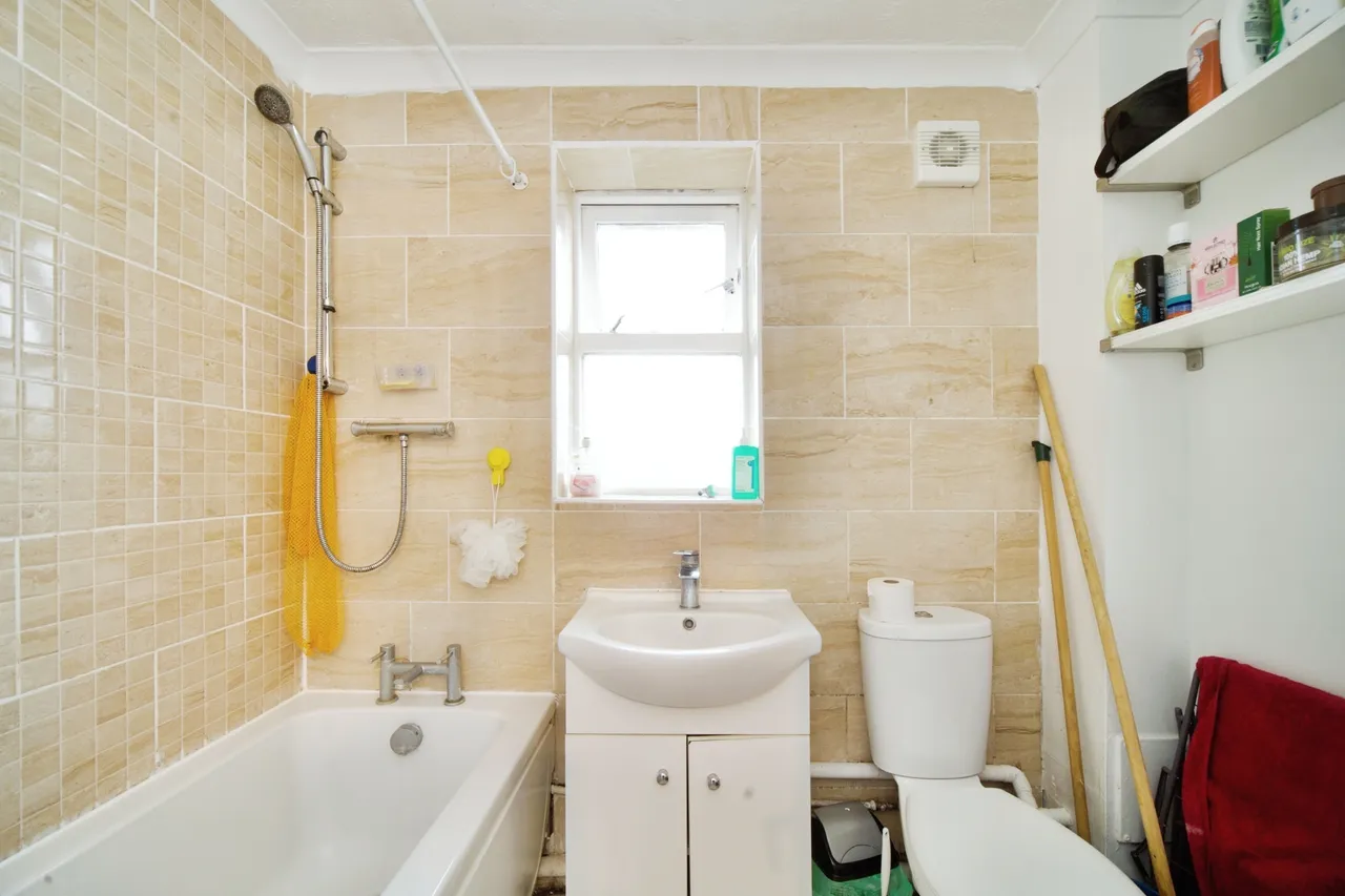 Harston Drive, ENFIELD, Middlesex, EN3, photo 9