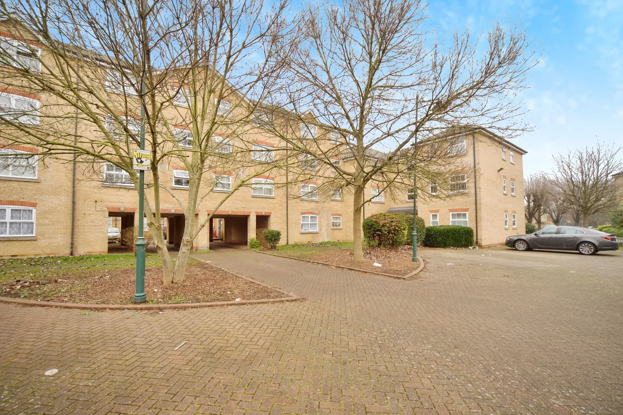 1 bed flat for sale — Harston Drive, ENFIELD, Middlesex, EN3