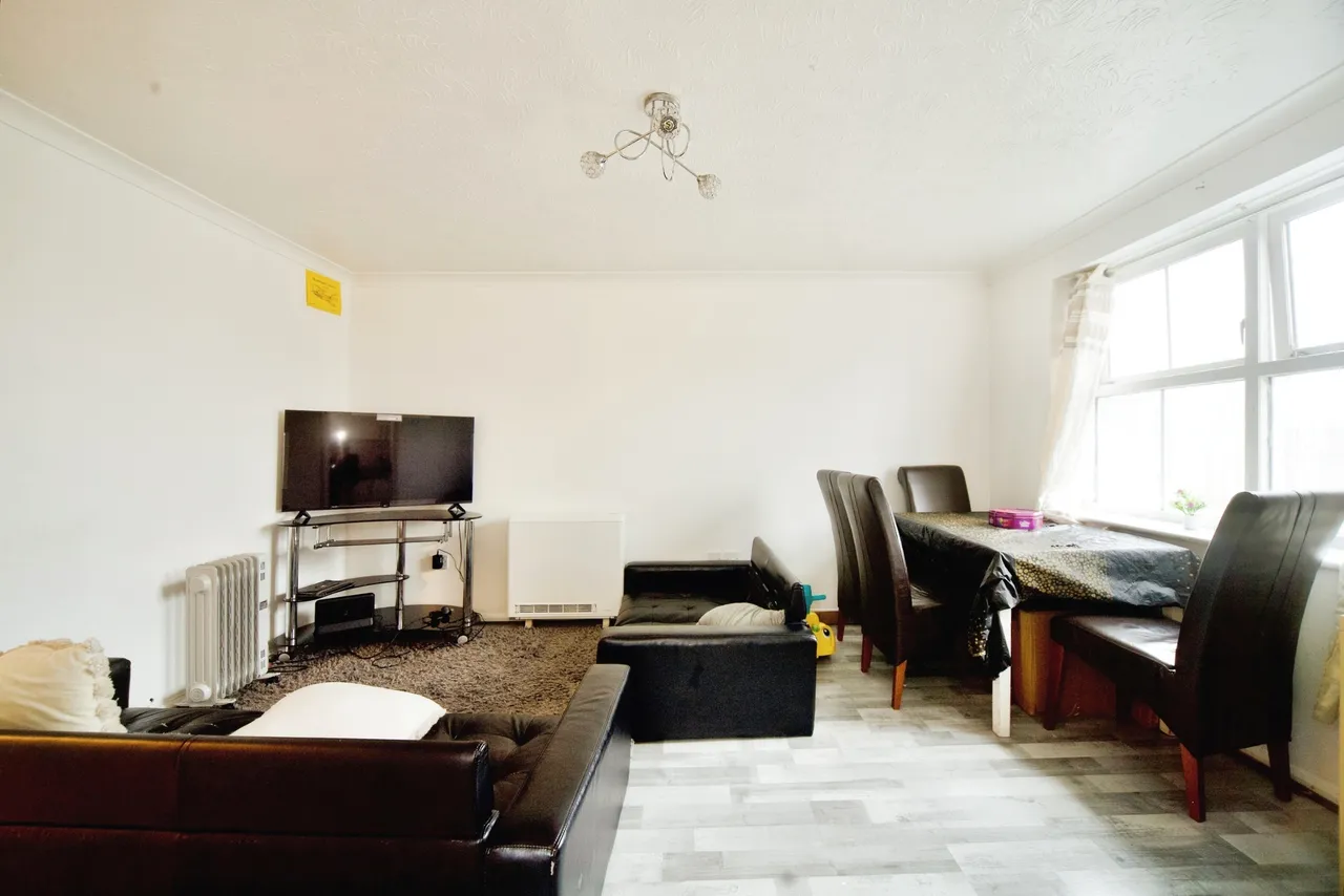 Harston Drive, ENFIELD, Middlesex, EN3, photo 3