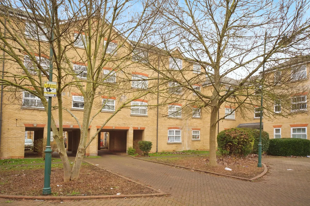 Harston Drive, ENFIELD, Middlesex, EN3, photo 13