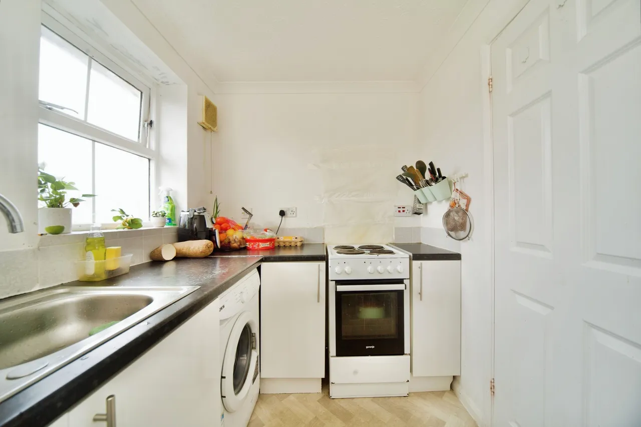 Harston Drive, ENFIELD, Middlesex, EN3, photo 5