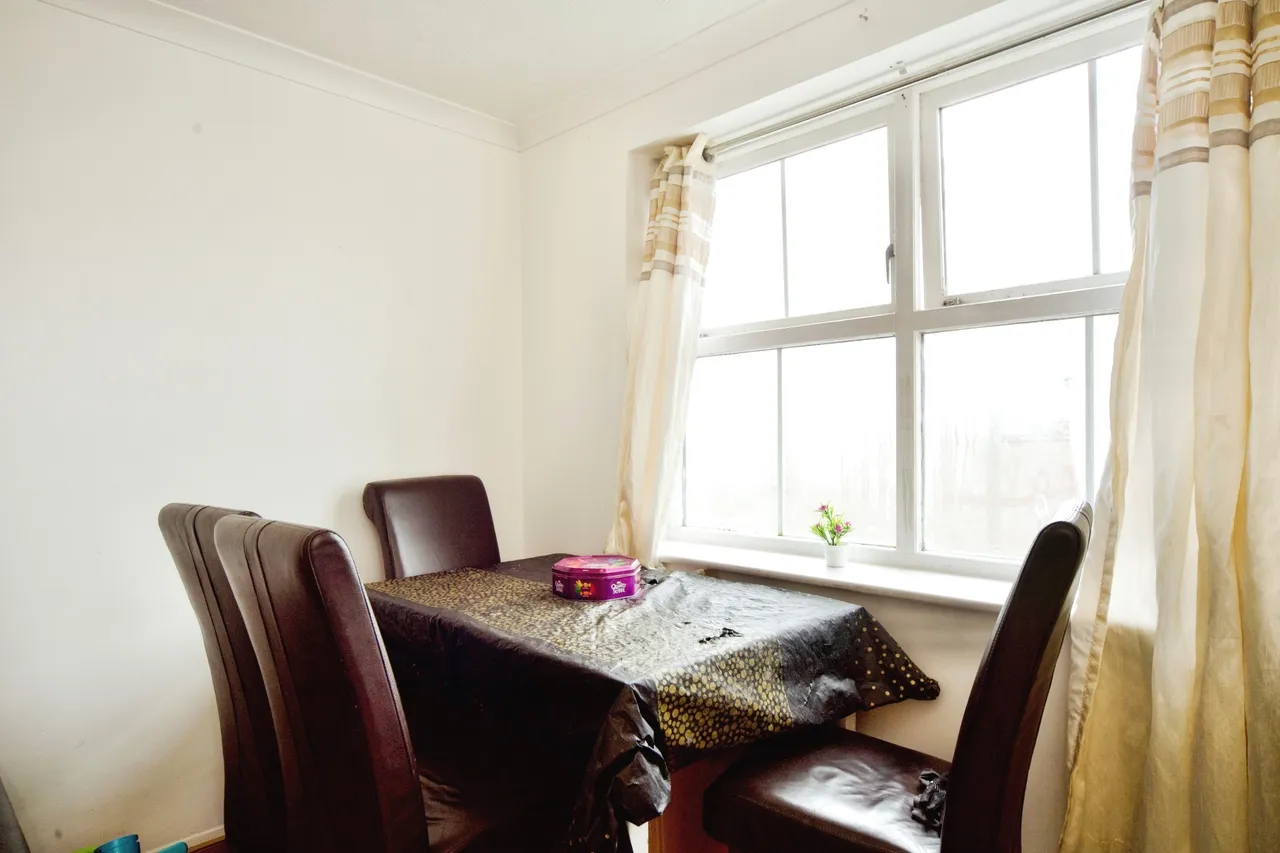 Harston Drive, ENFIELD, Middlesex, EN3, photo 4