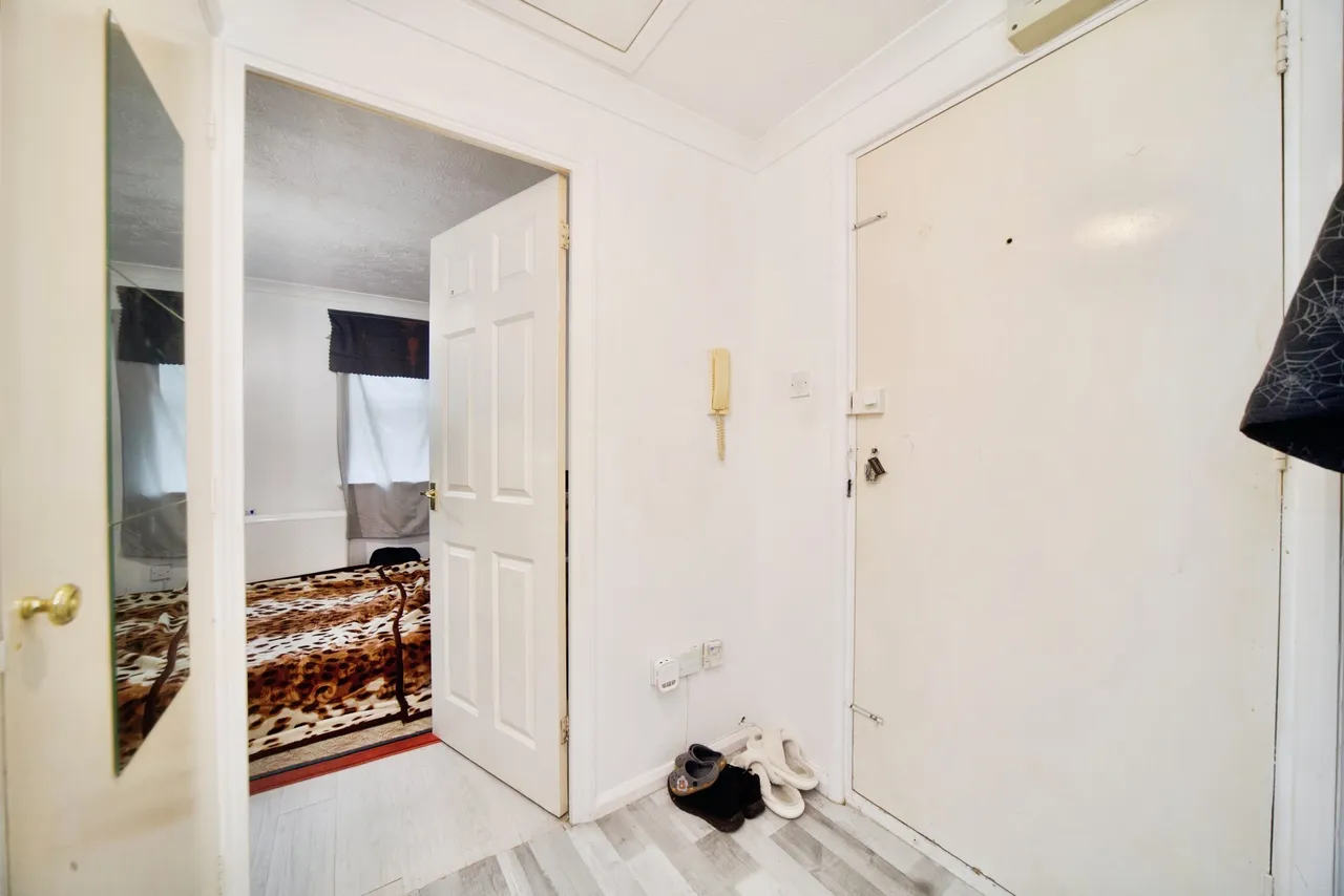 Harston Drive, ENFIELD, Middlesex, EN3, photo 15