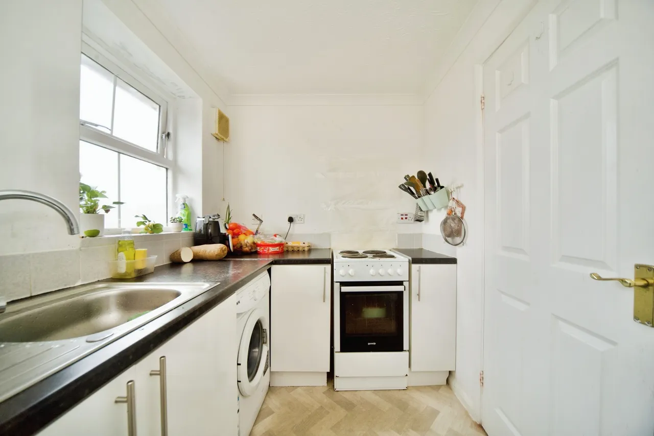 Harston Drive, ENFIELD, Middlesex, EN3, photo 7