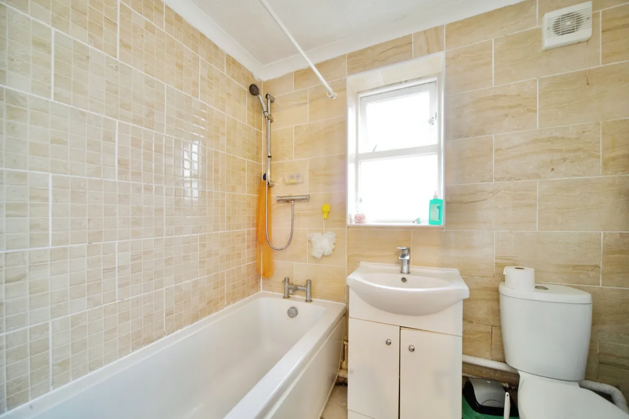 Harston Drive, ENFIELD, Middlesex, EN3, photo 10