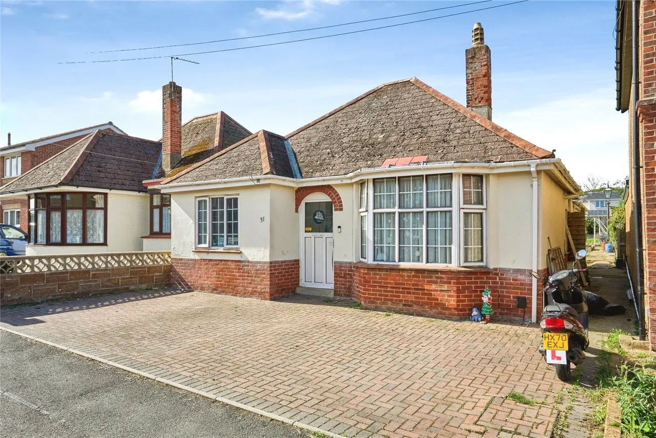 3 bed house for sale, Louis Road, Sandown, PO36