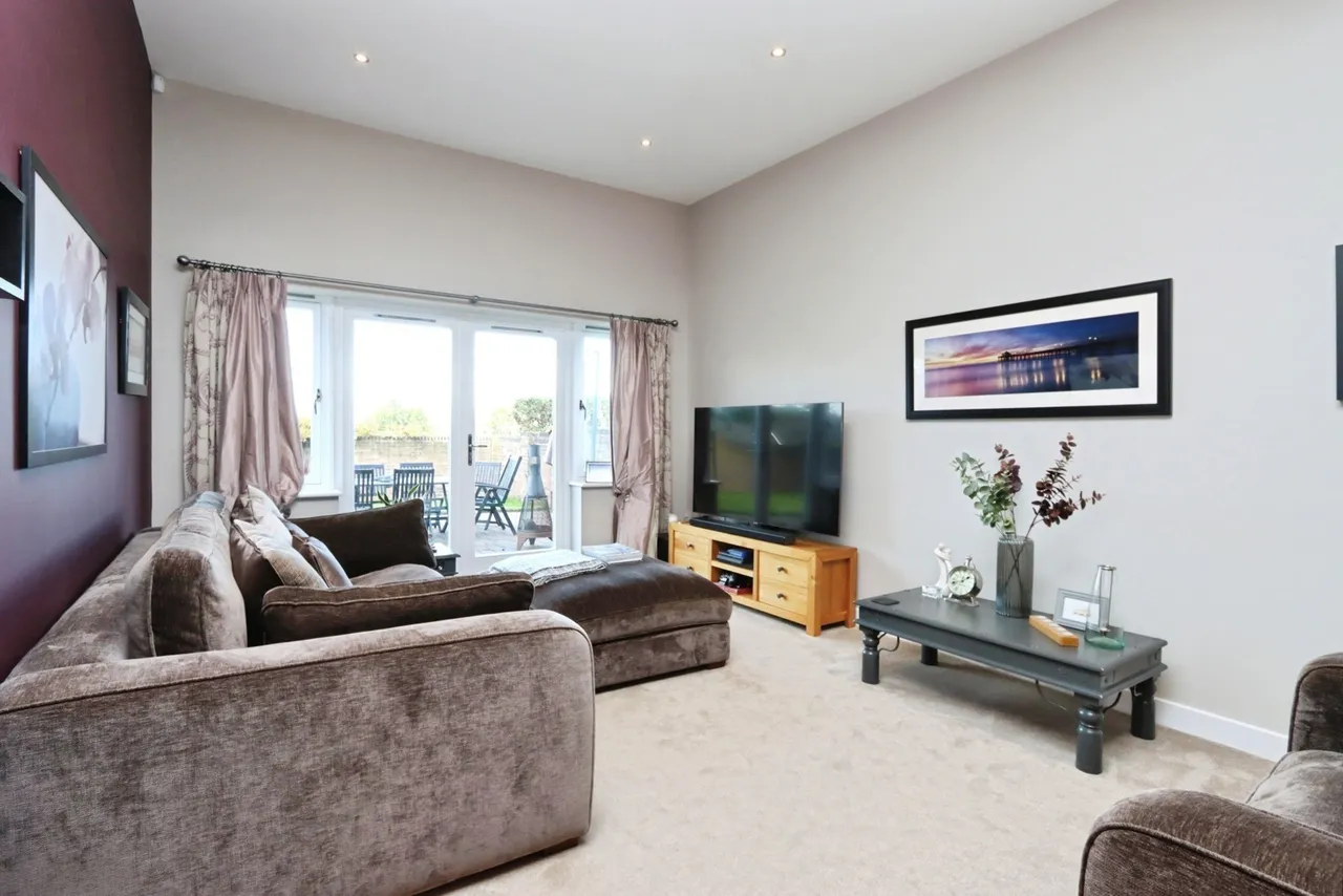 Gomersal Lane, Dronfield, S18, photo 2