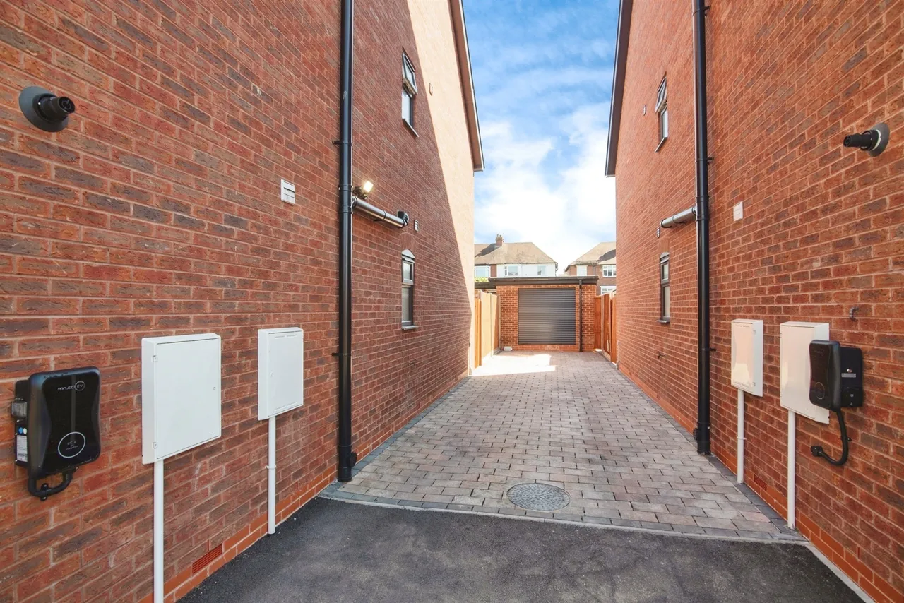 Sienna Way, West Bromwich, B71, photo 17