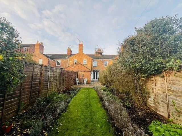 2 bed house to rent — Kings Road, STAMFORD