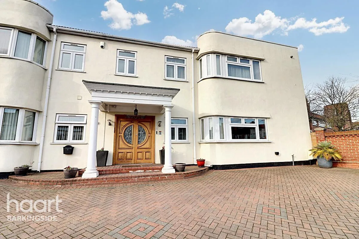 4 bed house for sale, Eastern Avenue, Newbury Park, IG2