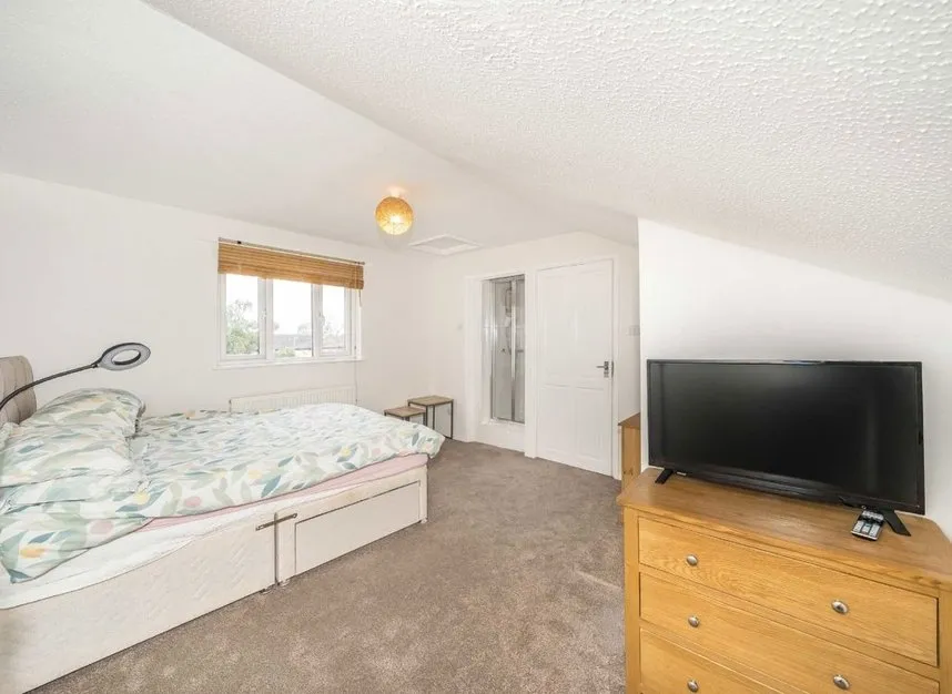 Cheeseman Close, Hampton, TW12, photo 7