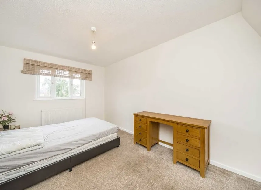 Cheeseman Close, Hampton, TW12, photo 6