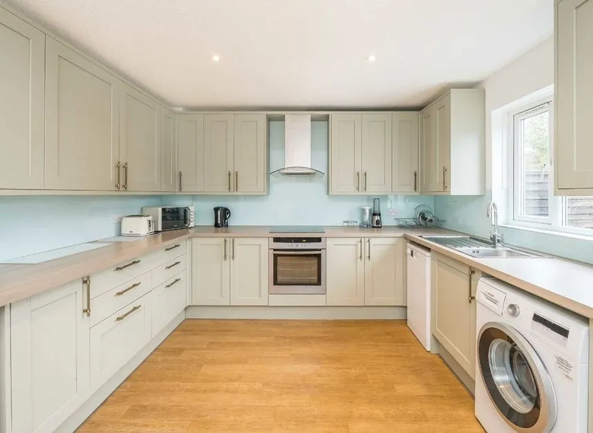 Cheeseman Close, Hampton, TW12, photo 2
