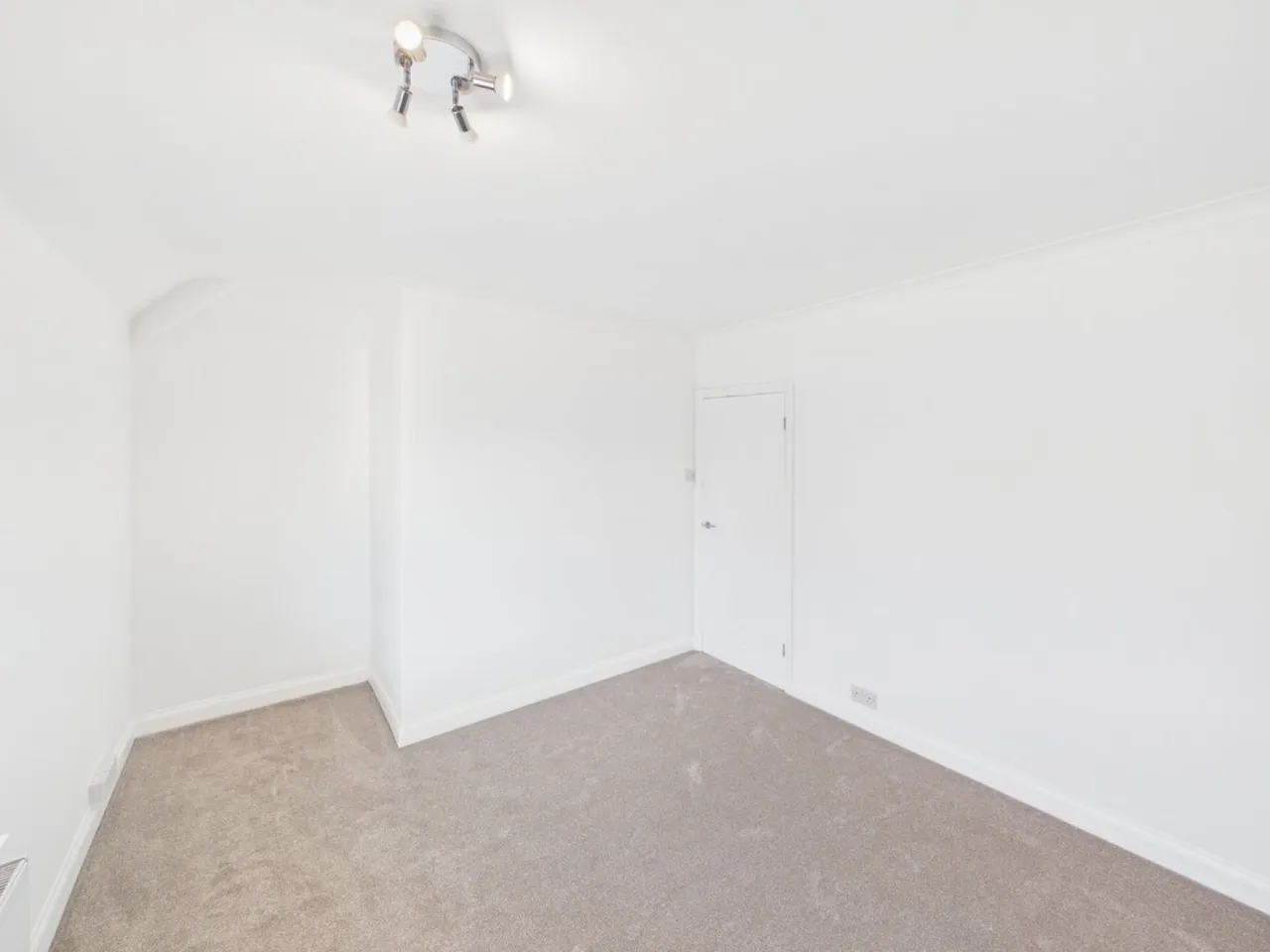 Jean Drive , Leicester, photo 9