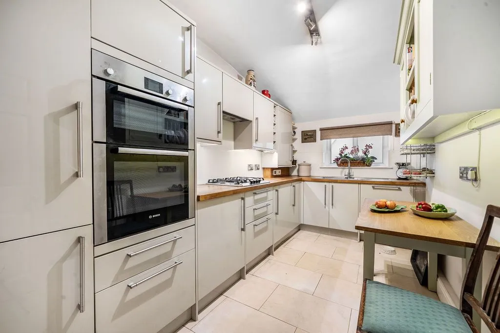 Suffolk Square, Cheltenham, GL50, photo 9
