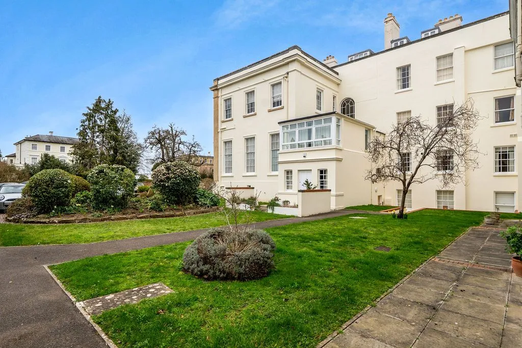 Suffolk Square, Cheltenham, GL50, photo 13