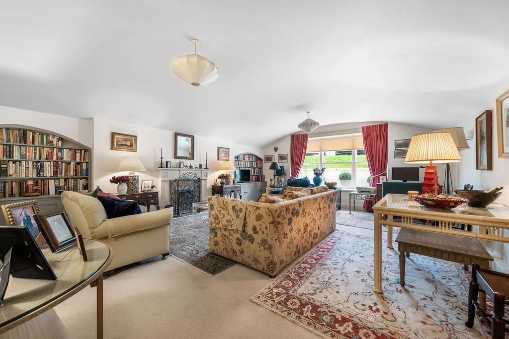 Suffolk Square, Cheltenham, GL50, photo 6
