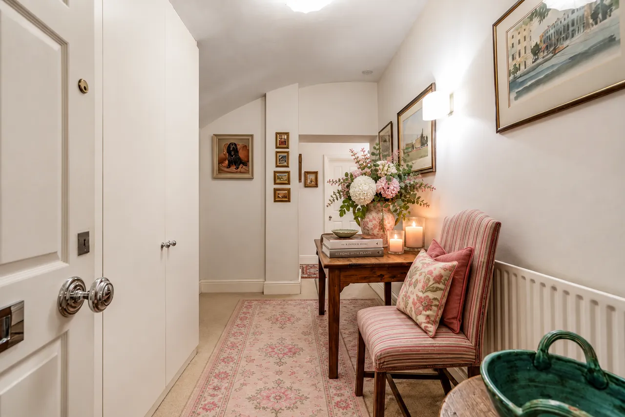 Suffolk Square, Cheltenham, GL50, photo 8