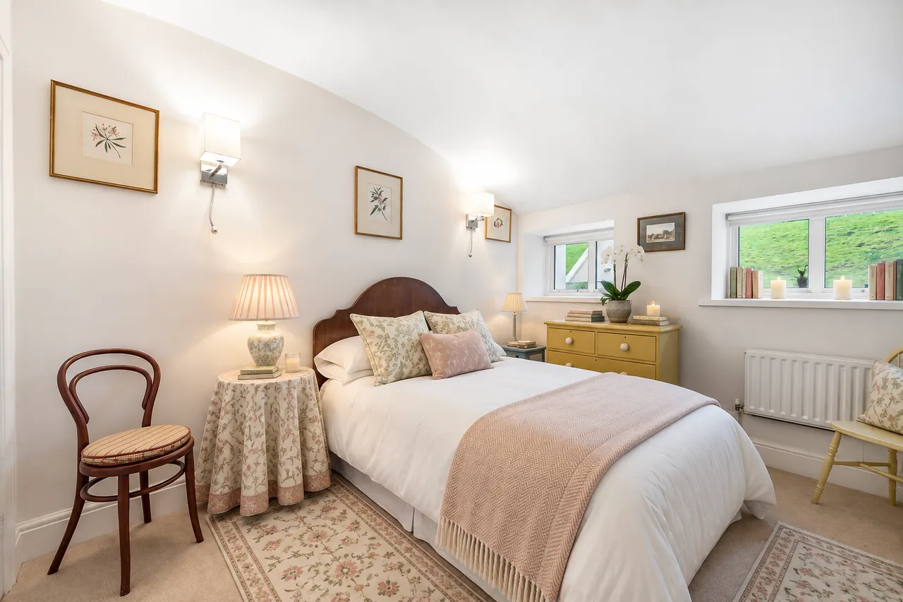 Suffolk Square, Cheltenham, GL50, photo 10