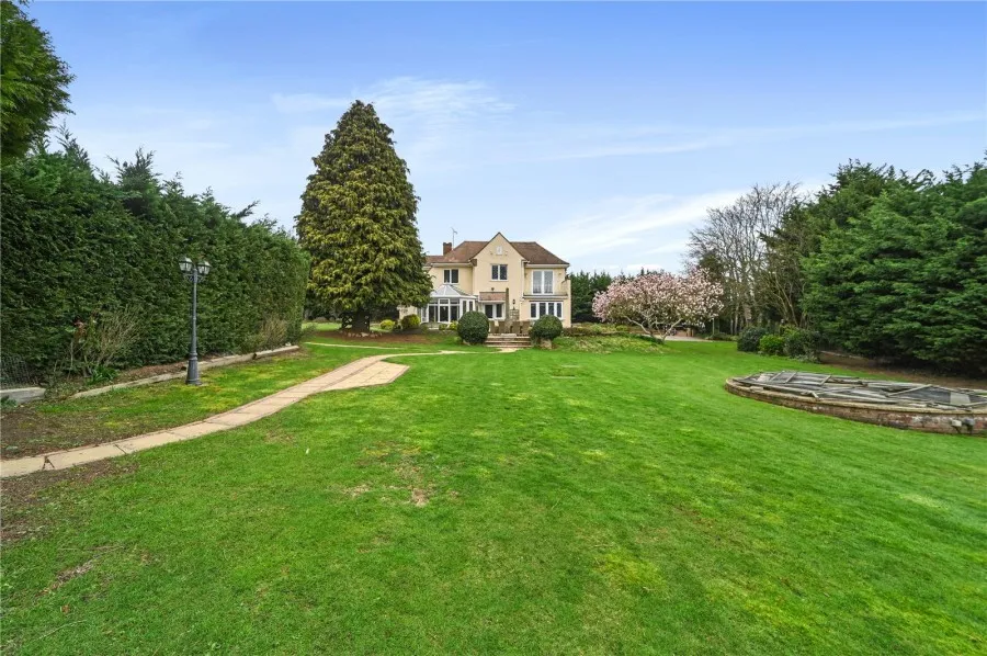 House Under Offer with 4 bedrooms in Thorley, Bishop's Stortford, CM23, photo 2