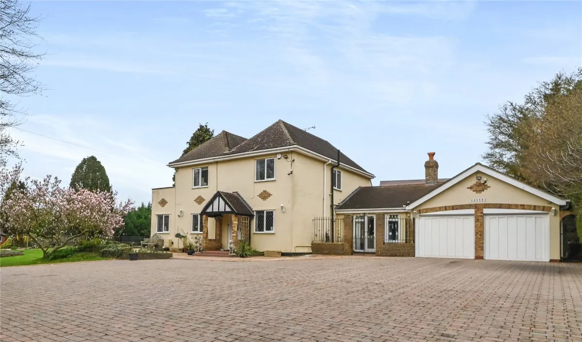 4 bed house for sale, House Under Offer with 4 bedrooms in Thorley, Bishop's Stortford, CM23