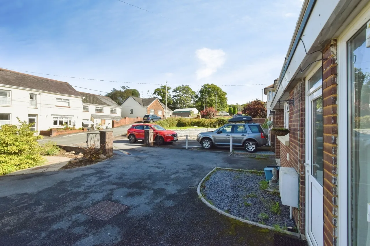 Glynhir Road, Llandybie, SA18, photo 33
