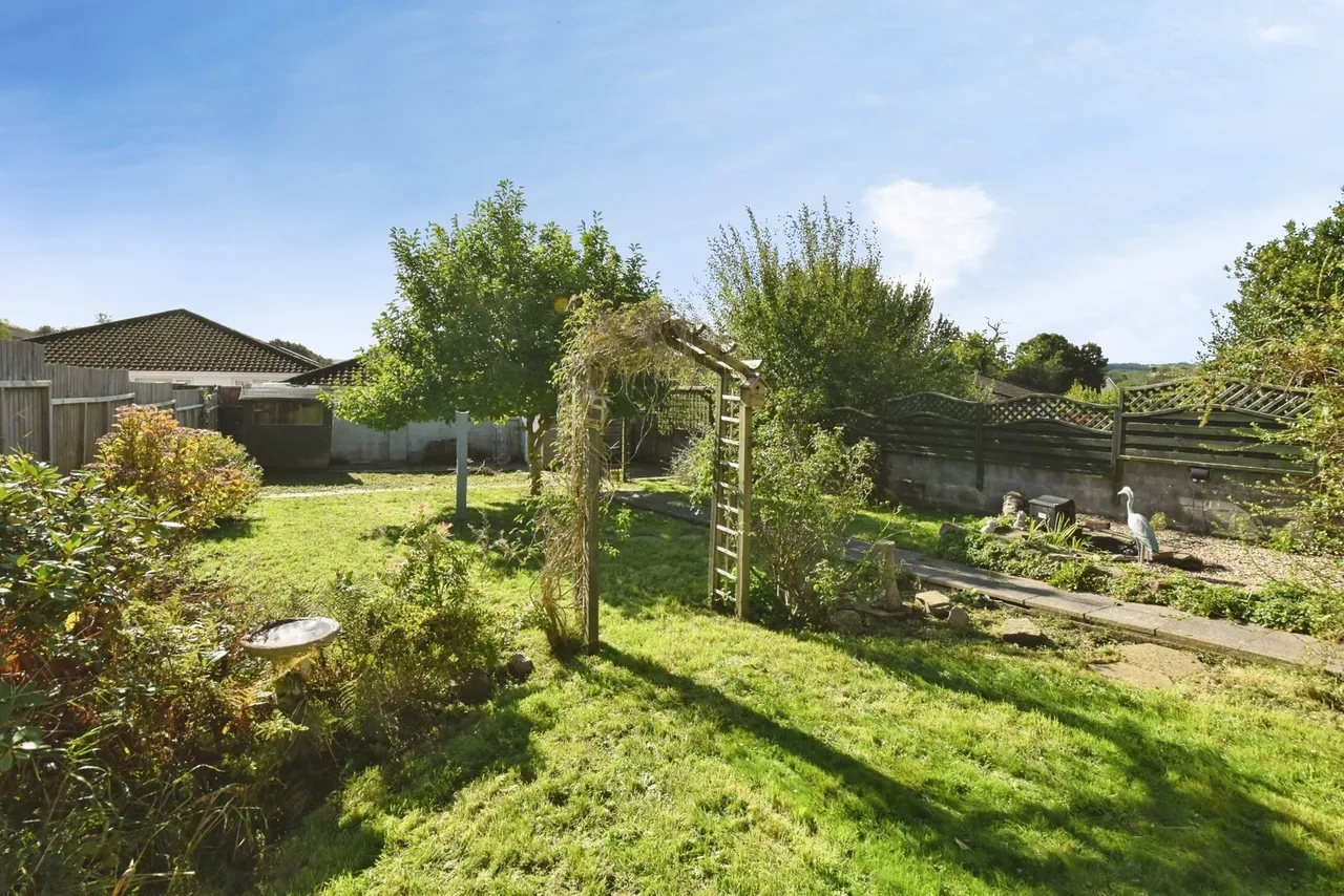 Glynhir Road, Llandybie, SA18, photo 14