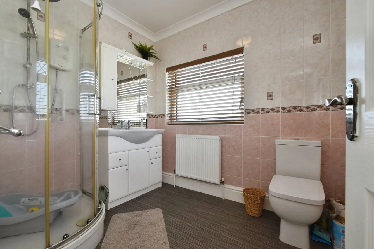 Glynhir Road, Llandybie, SA18, photo 31
