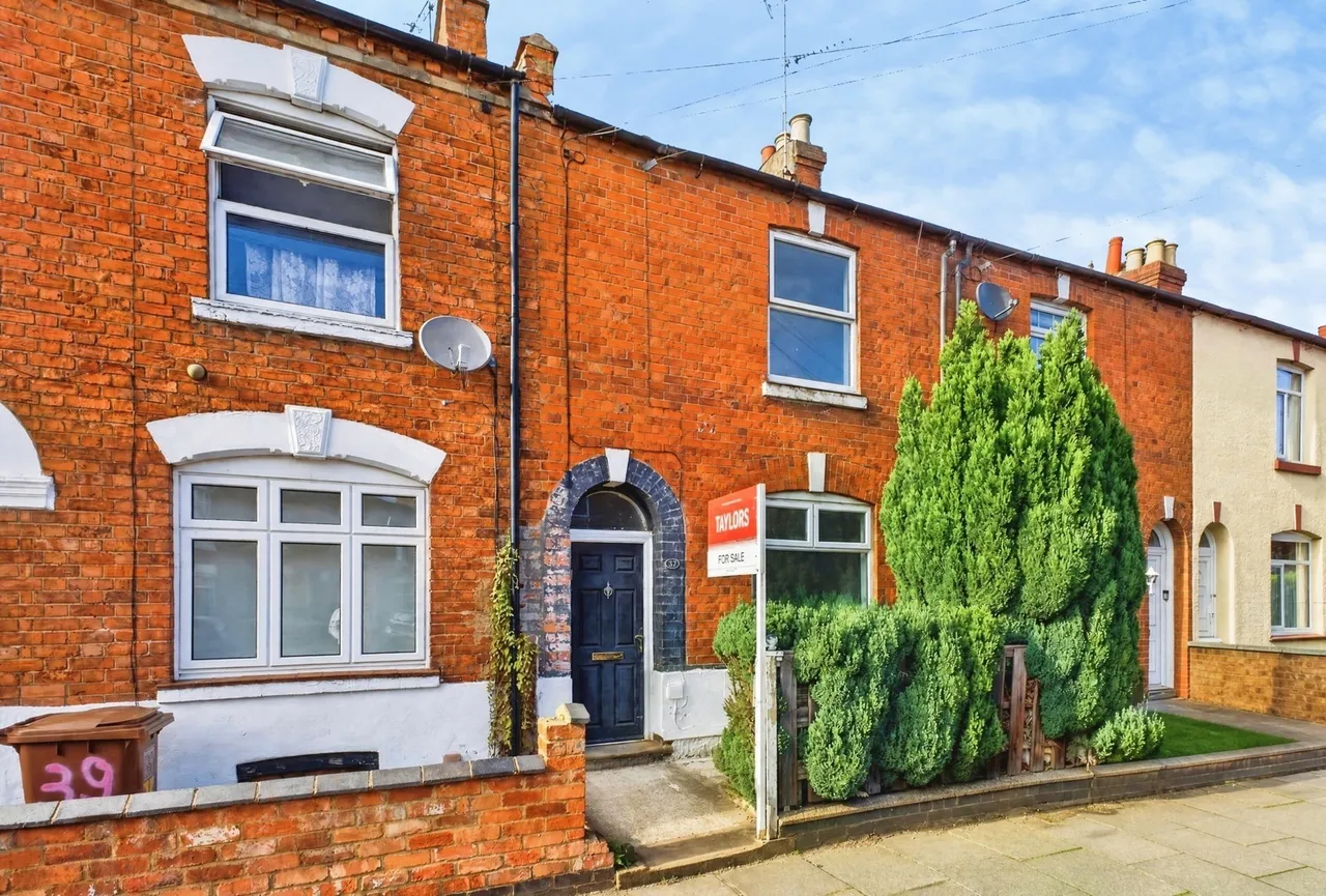 2 bed house for sale, Argyle Street, Northampton, NN5