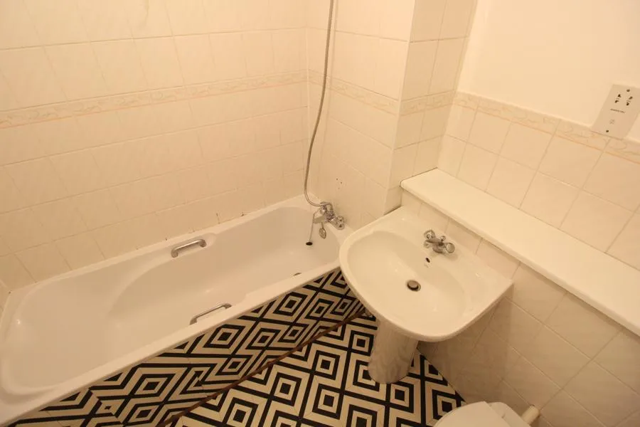 Earls Meade, Luton, LU2, photo 3