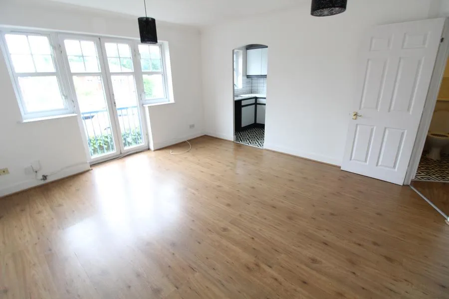 2 bed flat to rent, Earls Meade, Luton, LU2