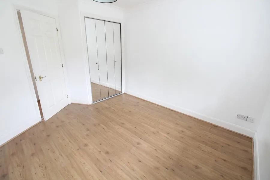 Earls Meade, Luton, LU2, photo 8