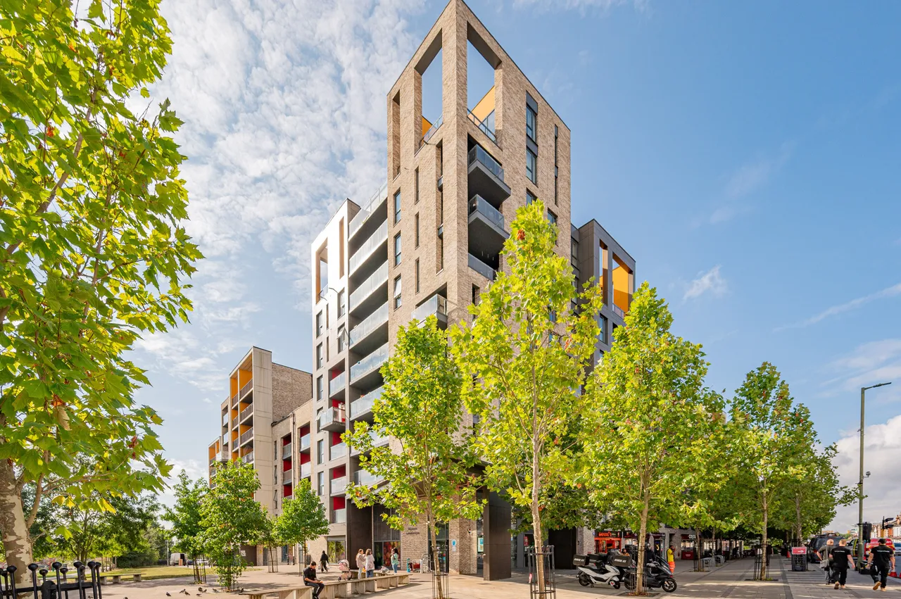 3 bed flat for sale — Flat 50, Herald Court, 130 Colindale Avenue, London