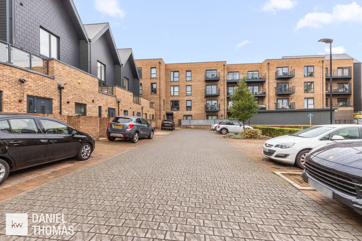 2 bed flat for sale, Lea Road, Waltham Abbey, EN9