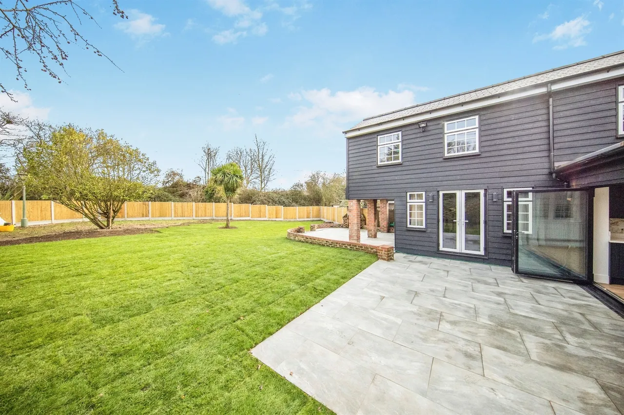 Coggeshall Road, Feering, CO5, photo 80