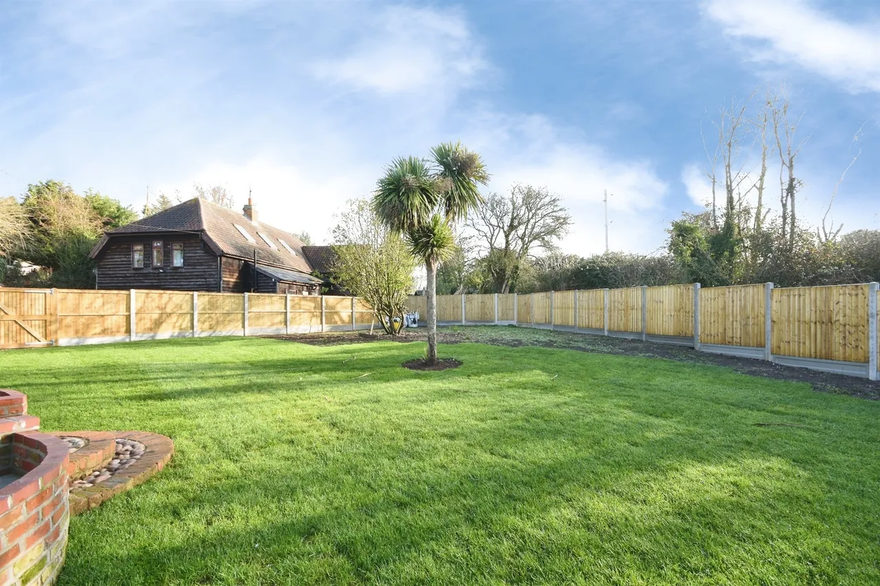 Coggeshall Road, Feering, CO5, photo 22