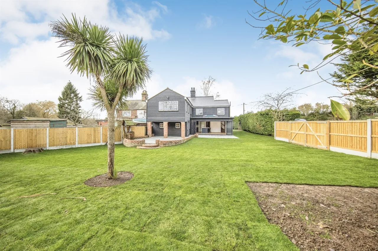 Coggeshall Road, Feering, CO5, photo 72