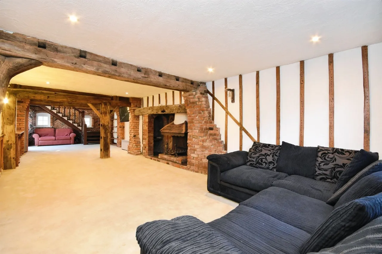 Coggeshall Road, Feering, CO5, photo 2